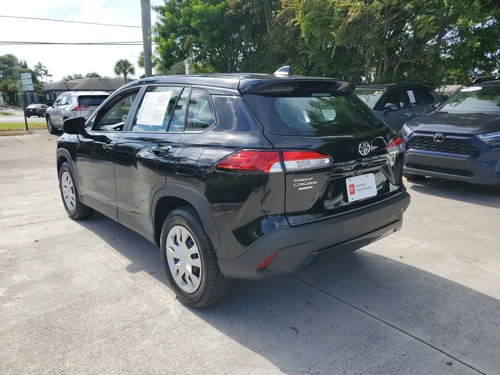2024 Toyota Corolla Cross L photo 6