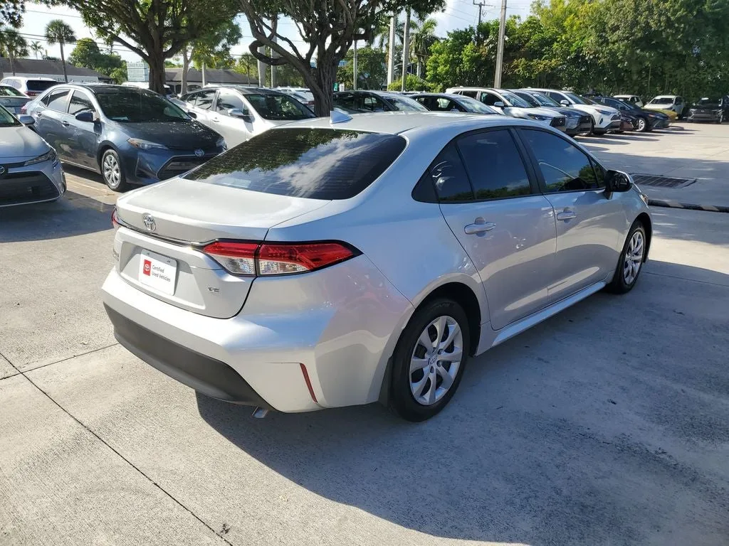 2025 Toyota Corolla LE photo 4