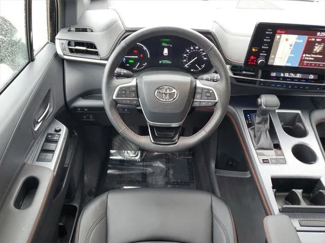 2022 Toyota Sienna XSE 7 Passenger photo 22