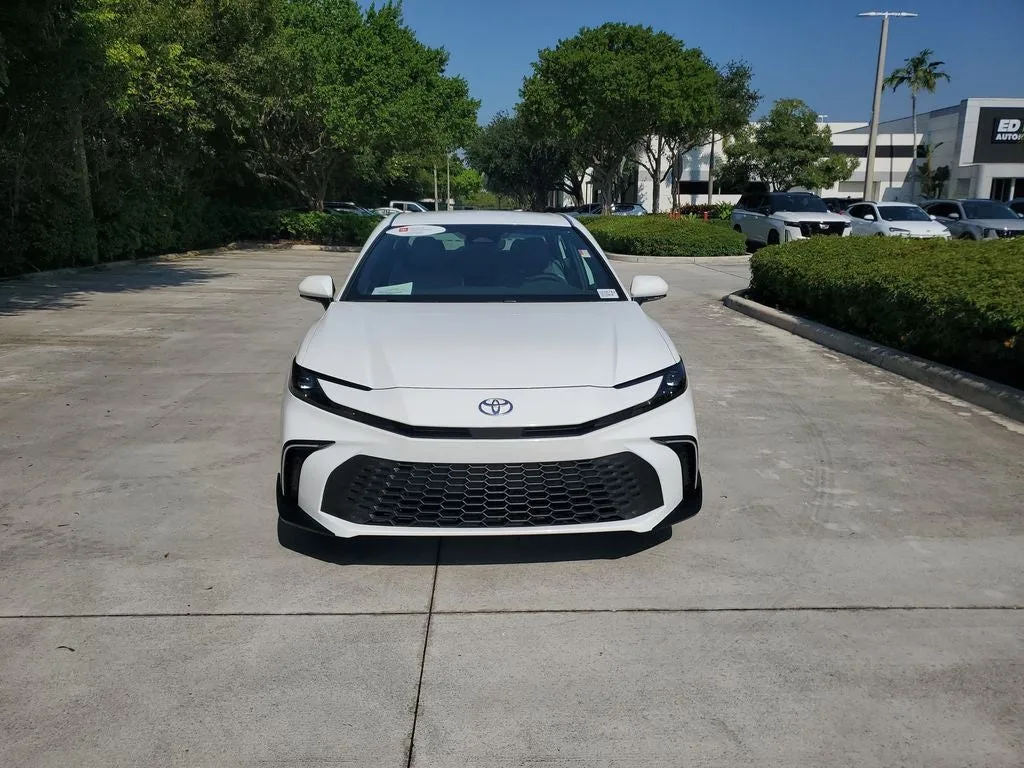 2026 Toyota Camry SE photo 2