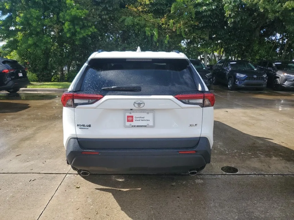 2025 Toyota RAV4 XLE photo 5