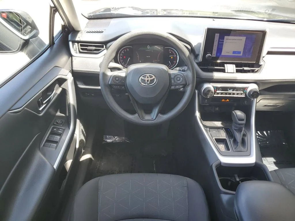 2024 Toyota RAV4 XLE photo 15