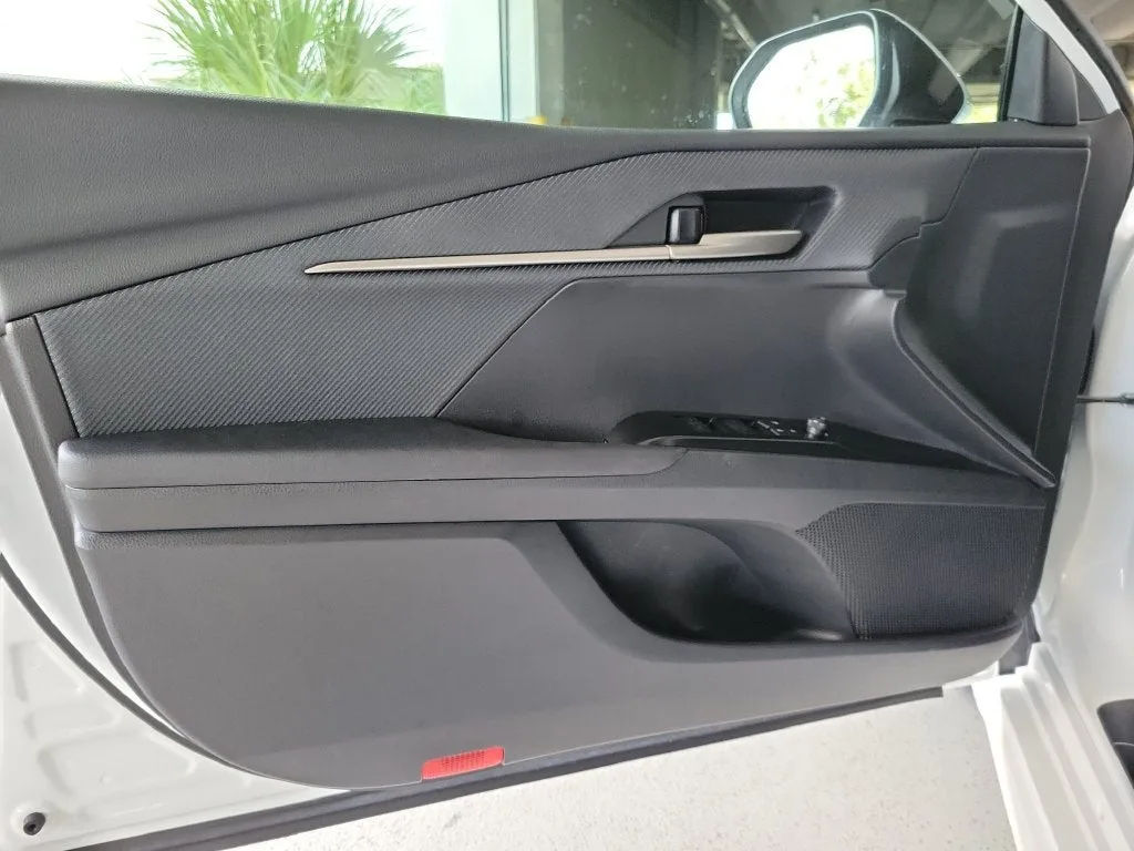 2025 Toyota Camry SE photo 22