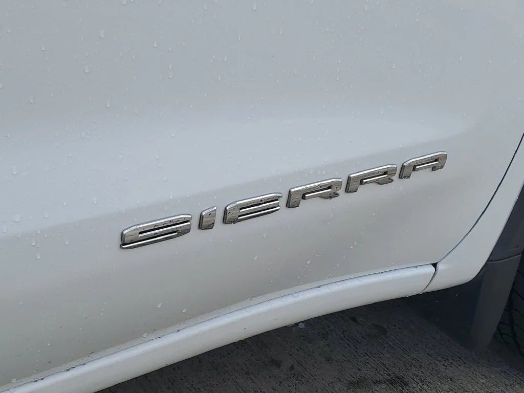 2025 GMC Sierra 1500 SLT photo 8