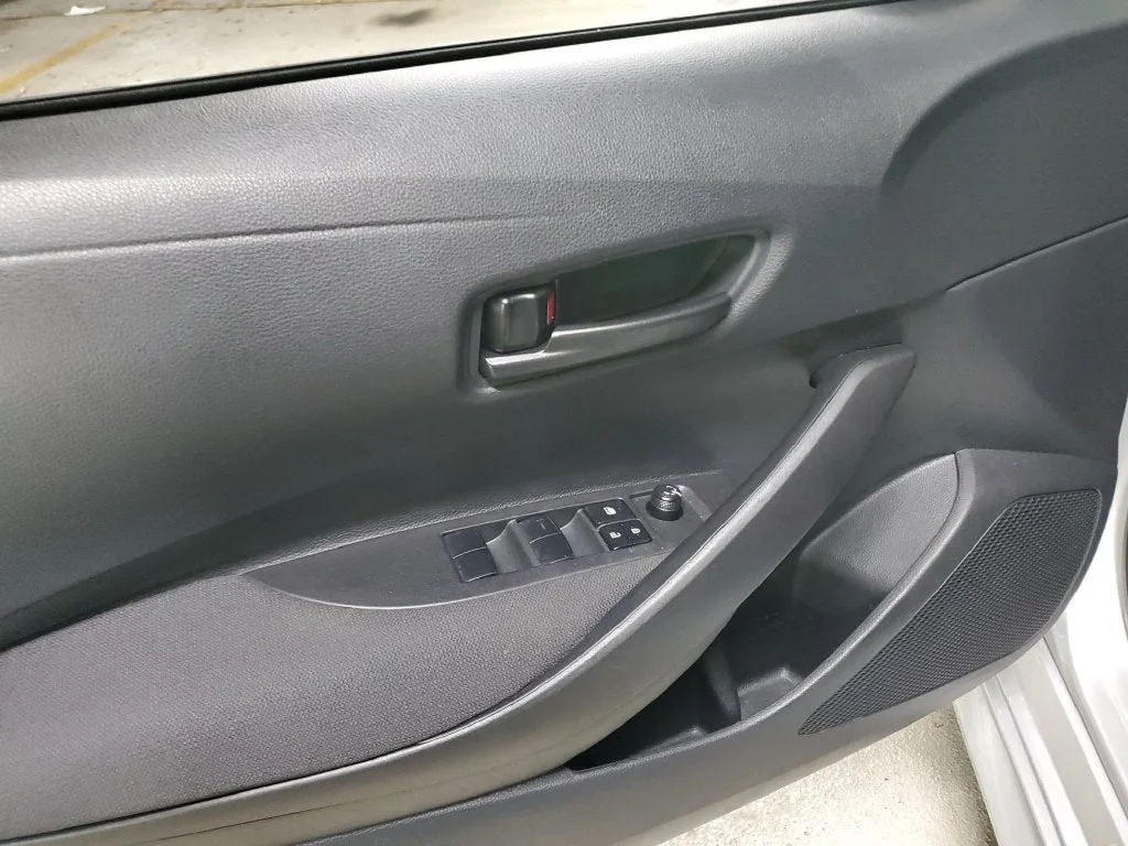 2025 Toyota Corolla LE photo 19