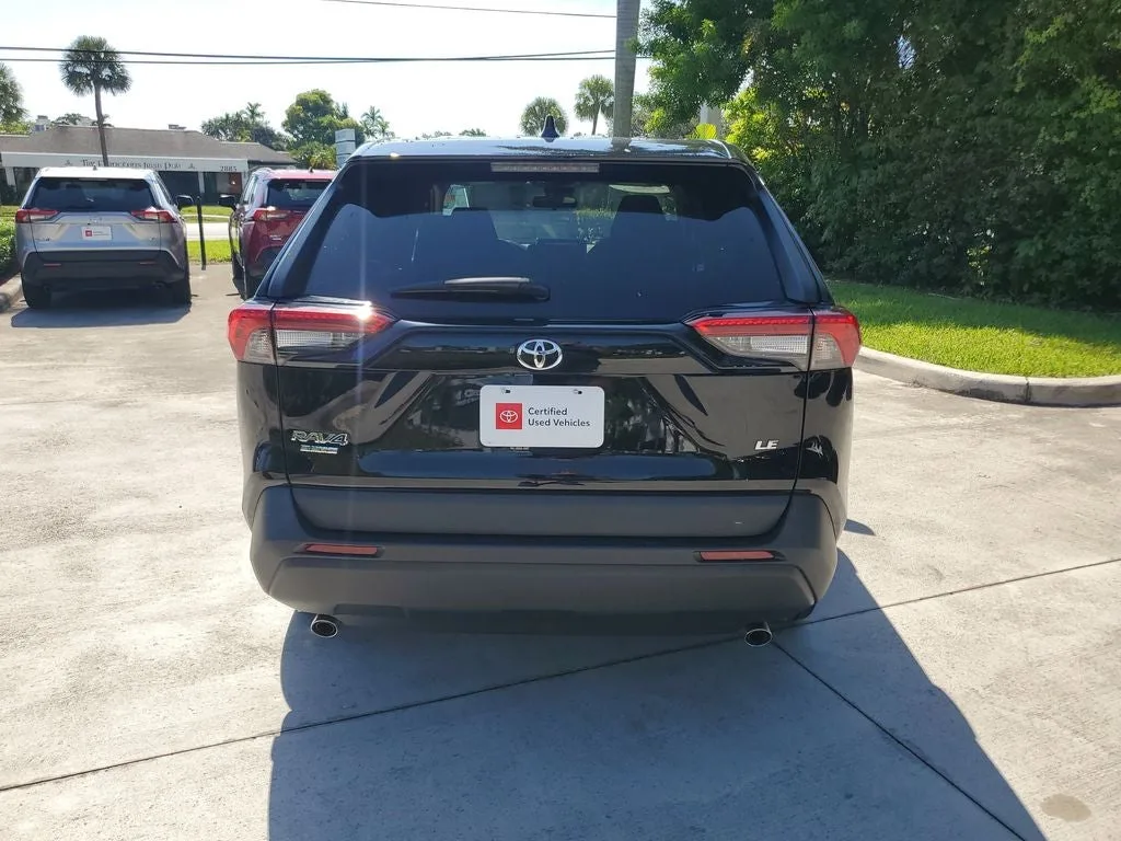 2024 Toyota RAV4 LE photo 5