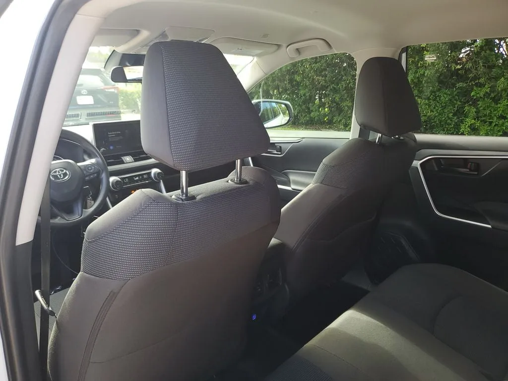 2025 Toyota RAV4 Hybrid LE photo 13