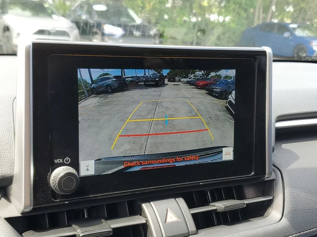 2024 Toyota RAV4 XLE photo 27