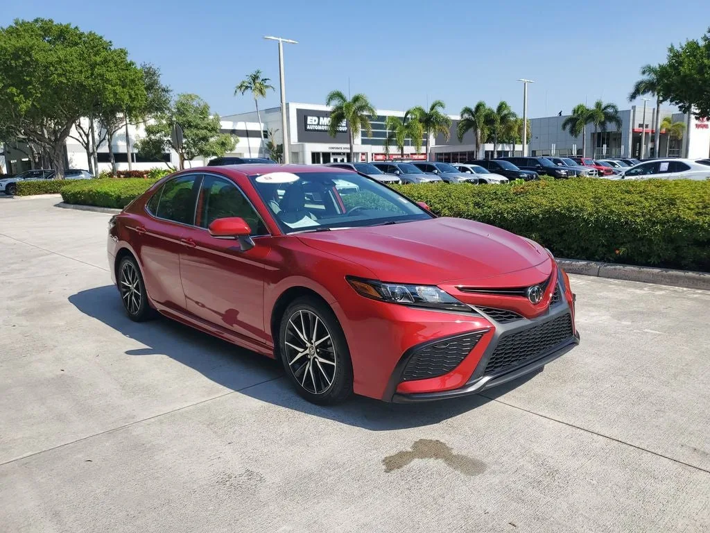 2023 Toyota Camry SE photo 3