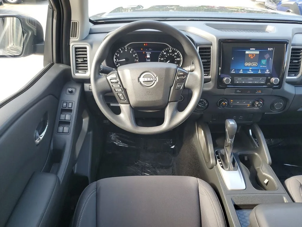 2023 Nissan Frontier SV photo 13