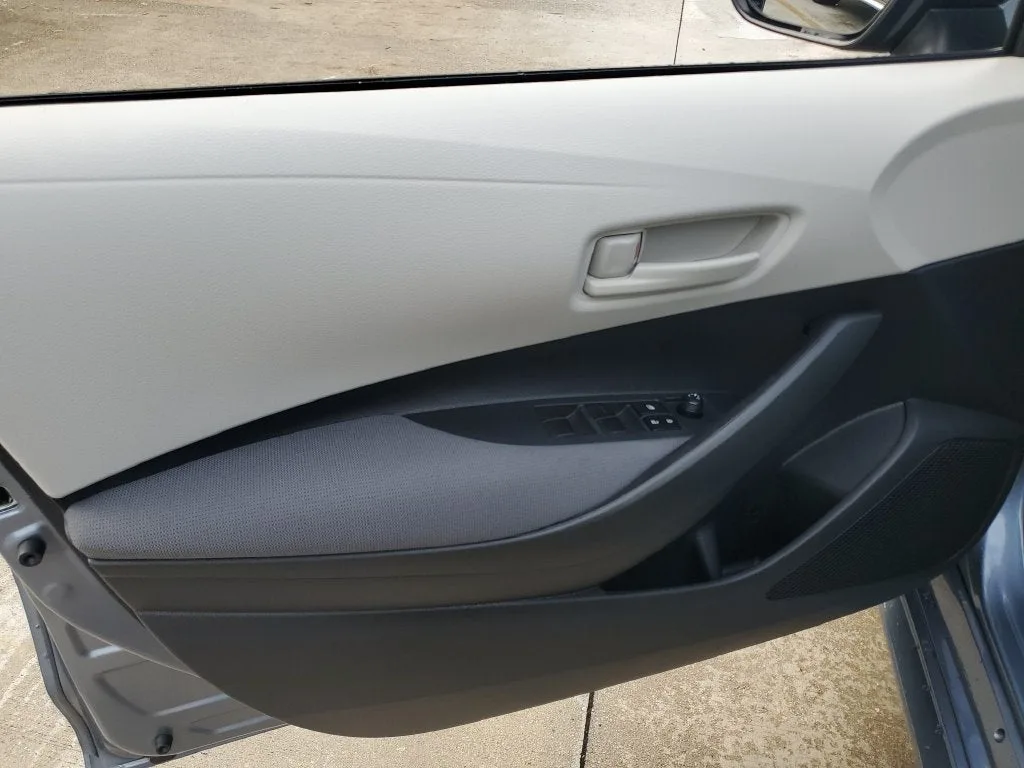2025 Toyota Corolla LE photo 16
