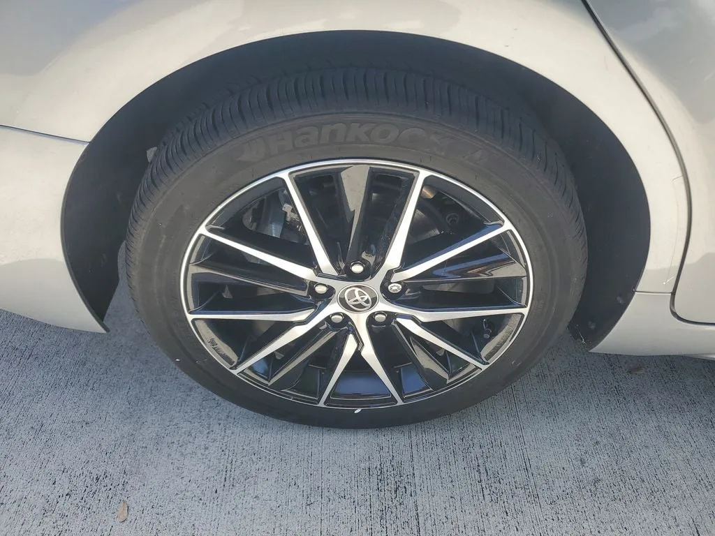 2024 Toyota Camry Hybrid SE photo 7