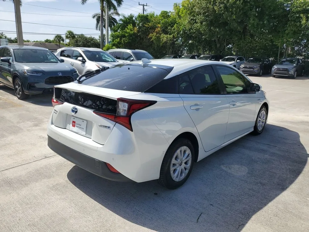 2022 Toyota Prius LE photo 4