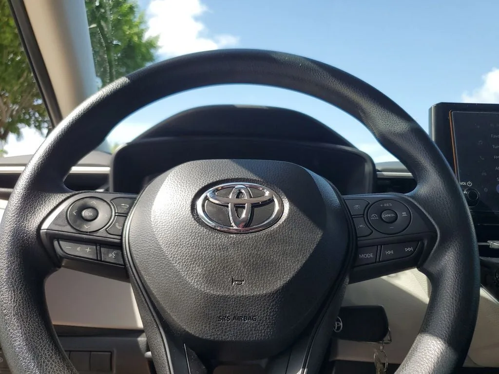 2025 Toyota Corolla LE photo 22