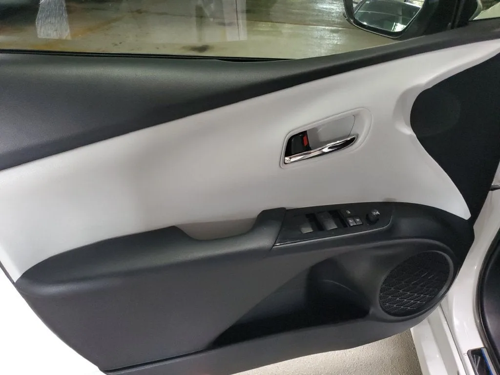 2021 Toyota Prius Limited photo 17