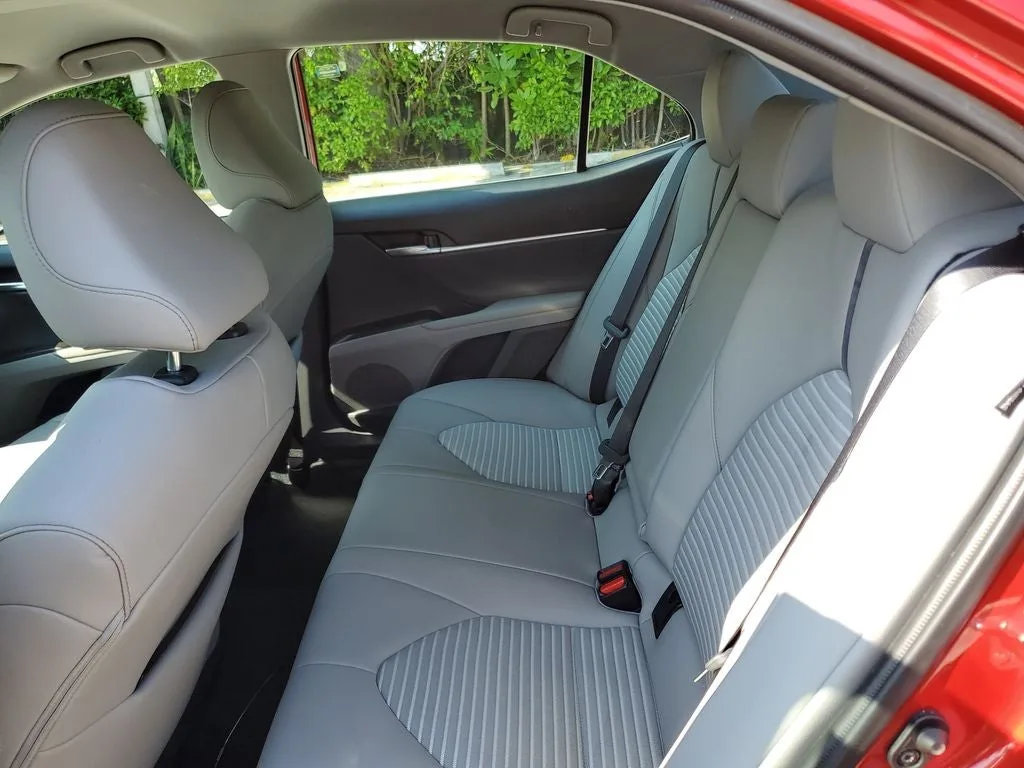 2023 Toyota Camry SE photo 10