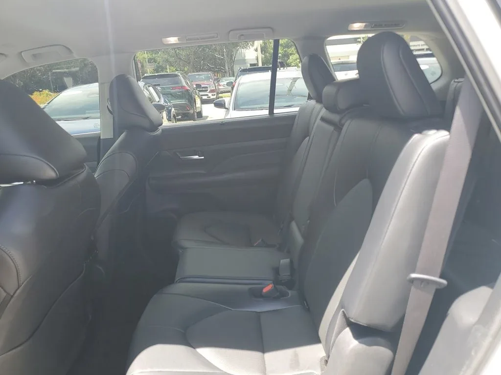 2024 Toyota Grand Highlander XLE photo 13