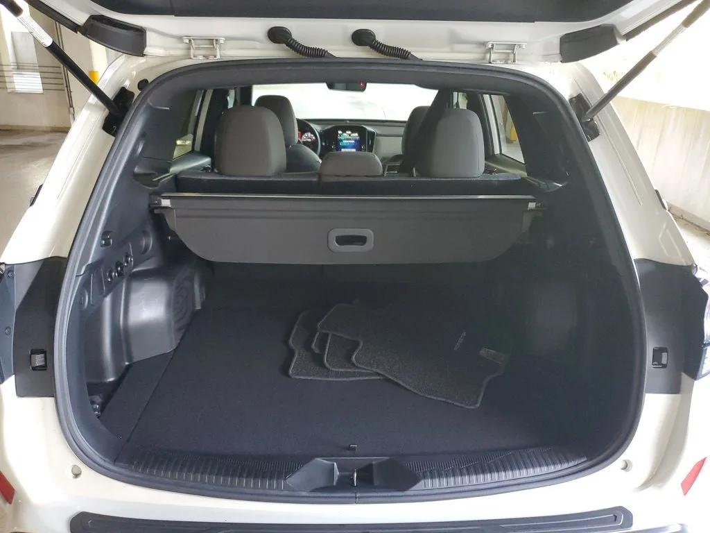 2025 Subaru Forester Premium photo 9