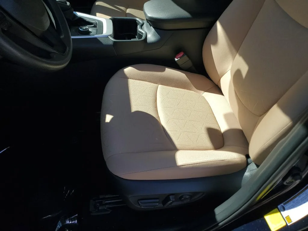 2024 Toyota RAV4 Hybrid XLE photo 20