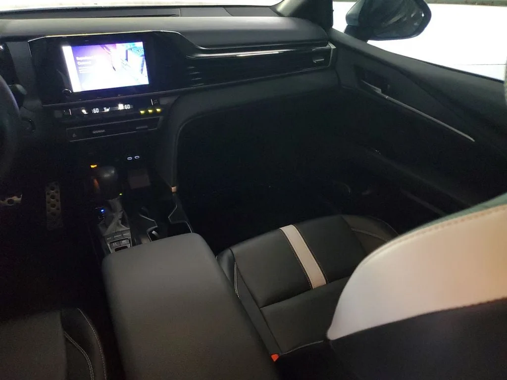2025 Toyota Camry SE photo 14