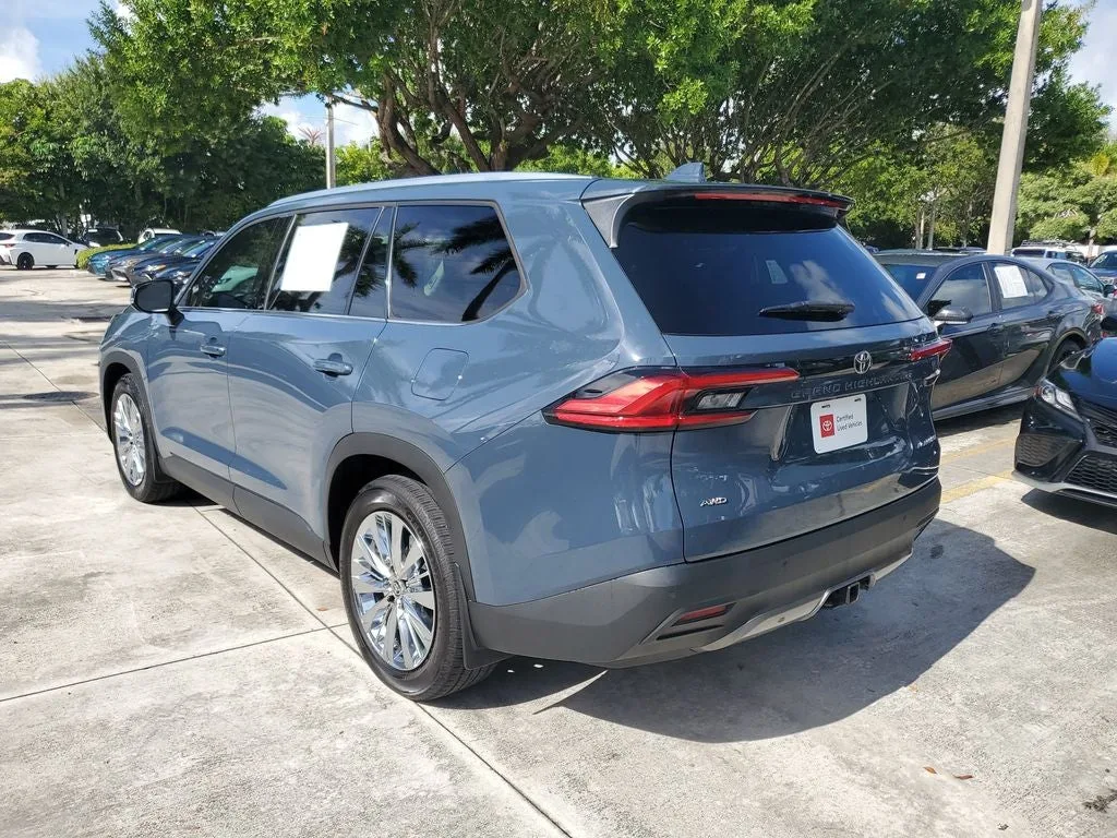 2024 Toyota Grand Highlander Platinum photo 6