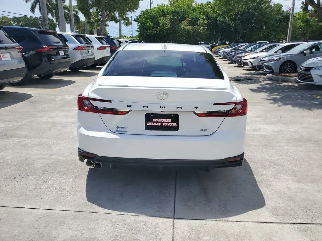 2025 Toyota Camry SE photo 5