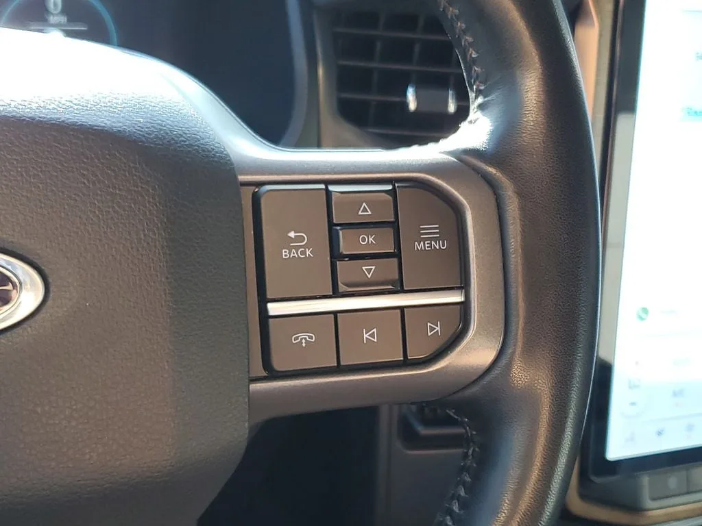 2022 Ford F-150 Lightning Lariat photo 23