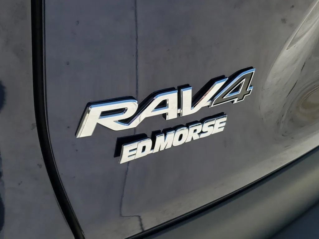 2024 Toyota RAV4 XLE photo 8