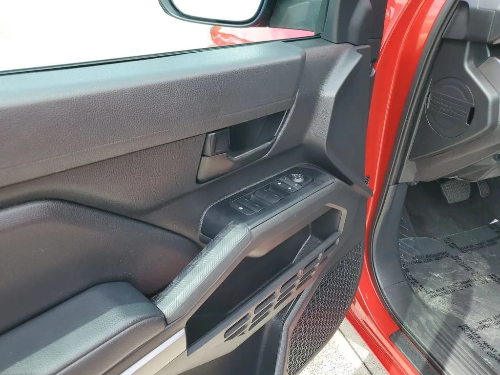 2025 Toyota Tacoma SR5 photo 18