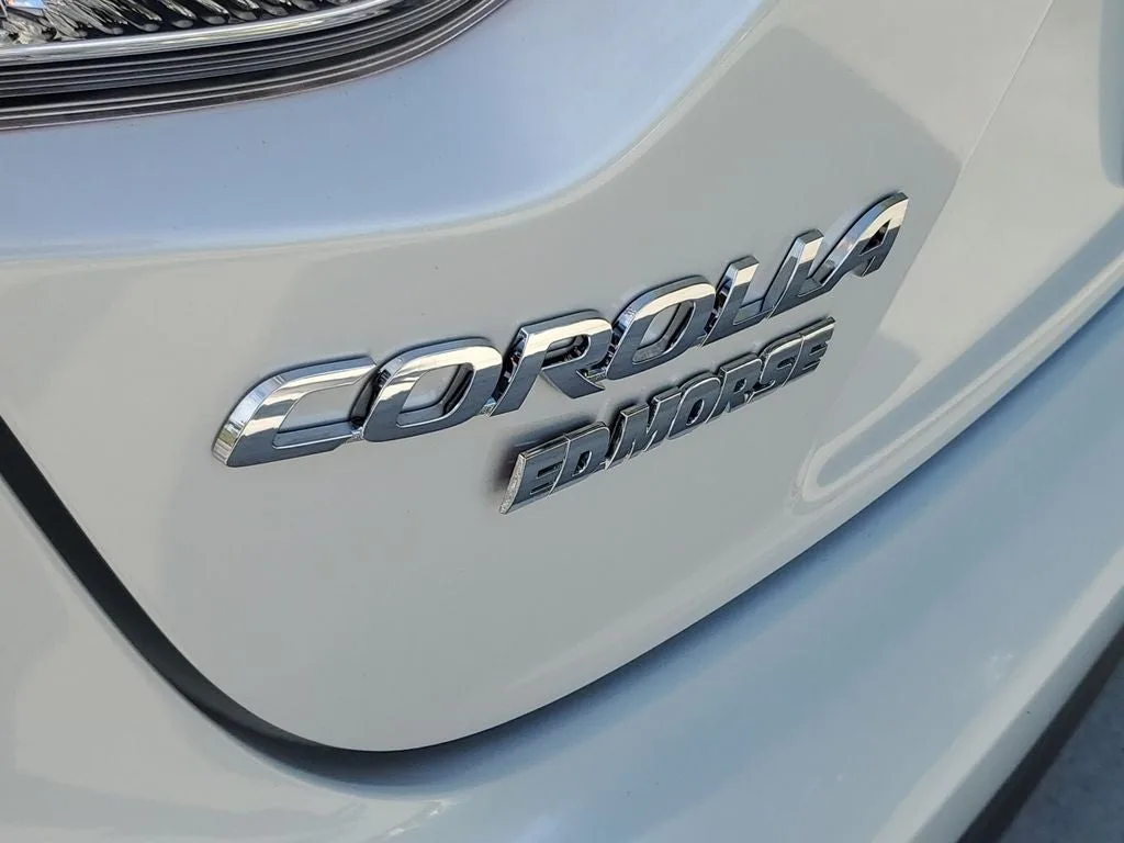 2024 Toyota Corolla Hybrid LE photo 7