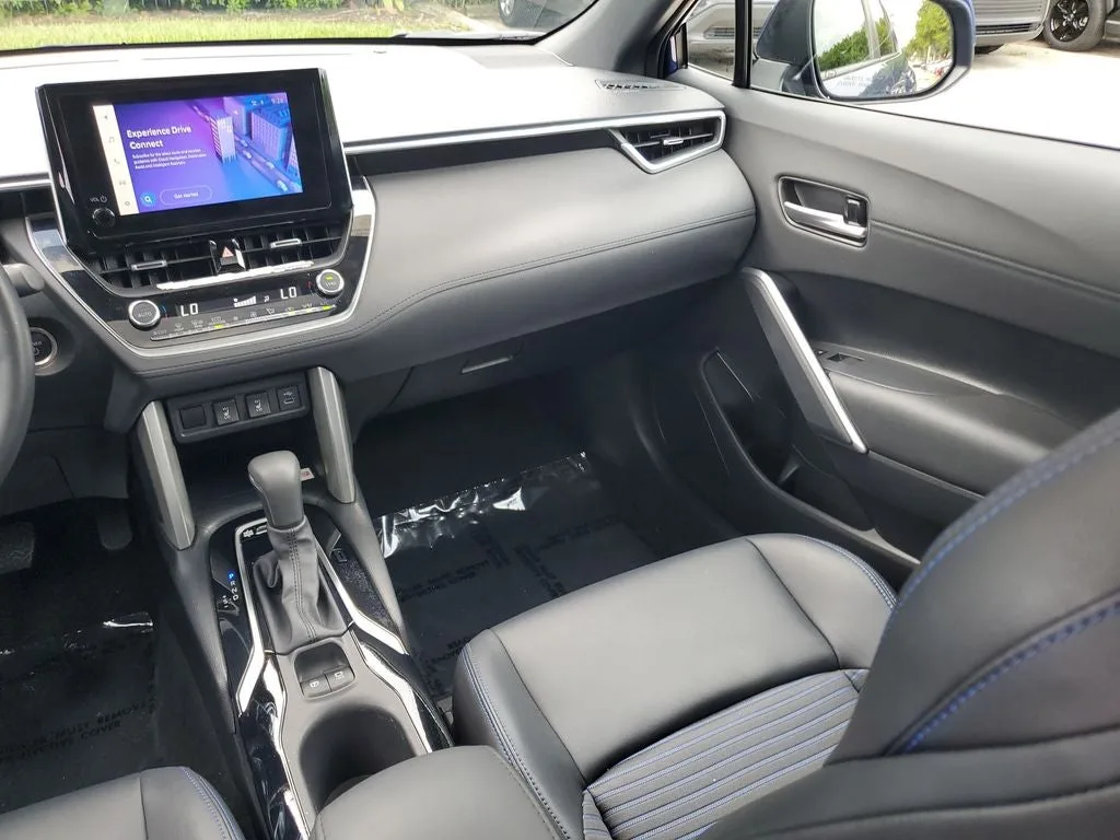 2023 Toyota Corolla Cross Hybrid XSE photo 18