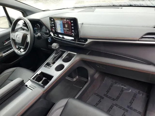 2022 Toyota Sienna XSE 7 Passenger photo 11