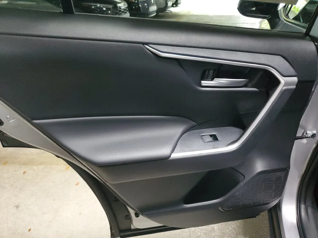 2023 Toyota RAV4 XLE photo 12