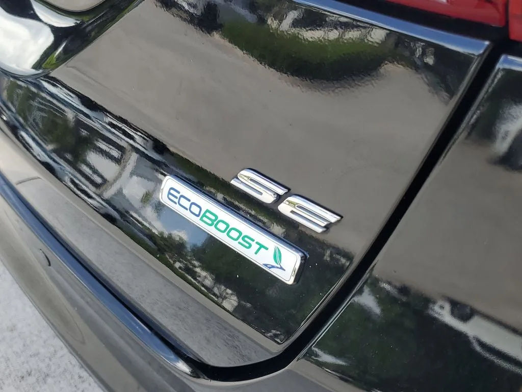 2017 Ford Fusion SE photo 8