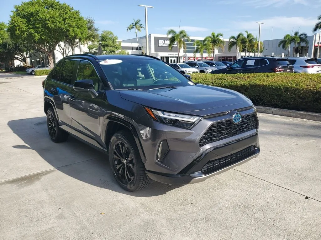 2023 Toyota RAV4 Hybrid XSE photo 3