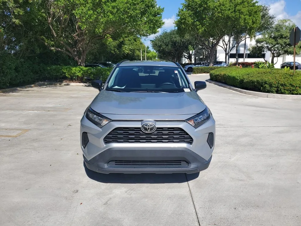 2021 Toyota RAV4 LE photo 2