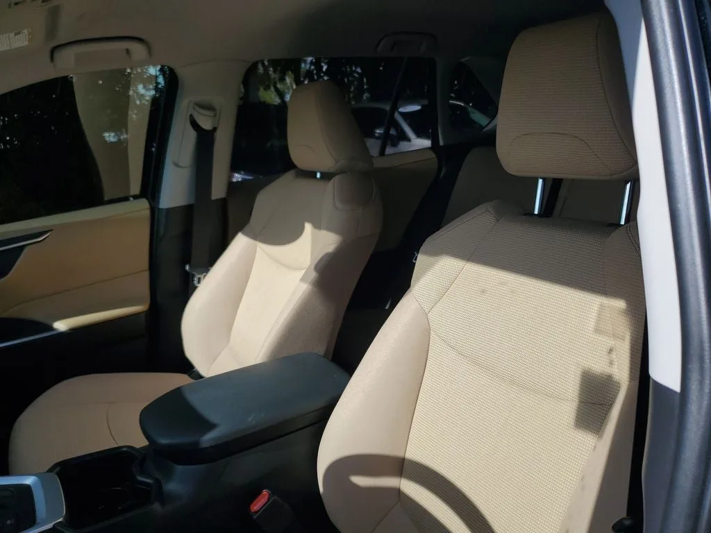 2025 Toyota RAV4 Hybrid LE photo 18