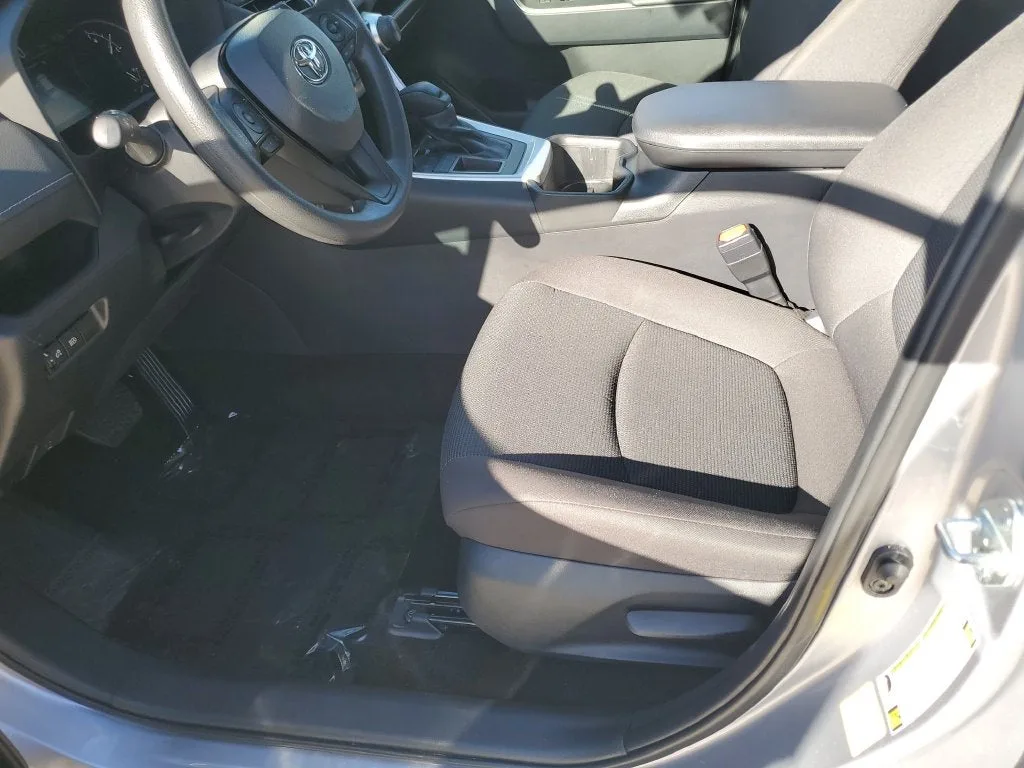 2024 Toyota RAV4 LE photo 20