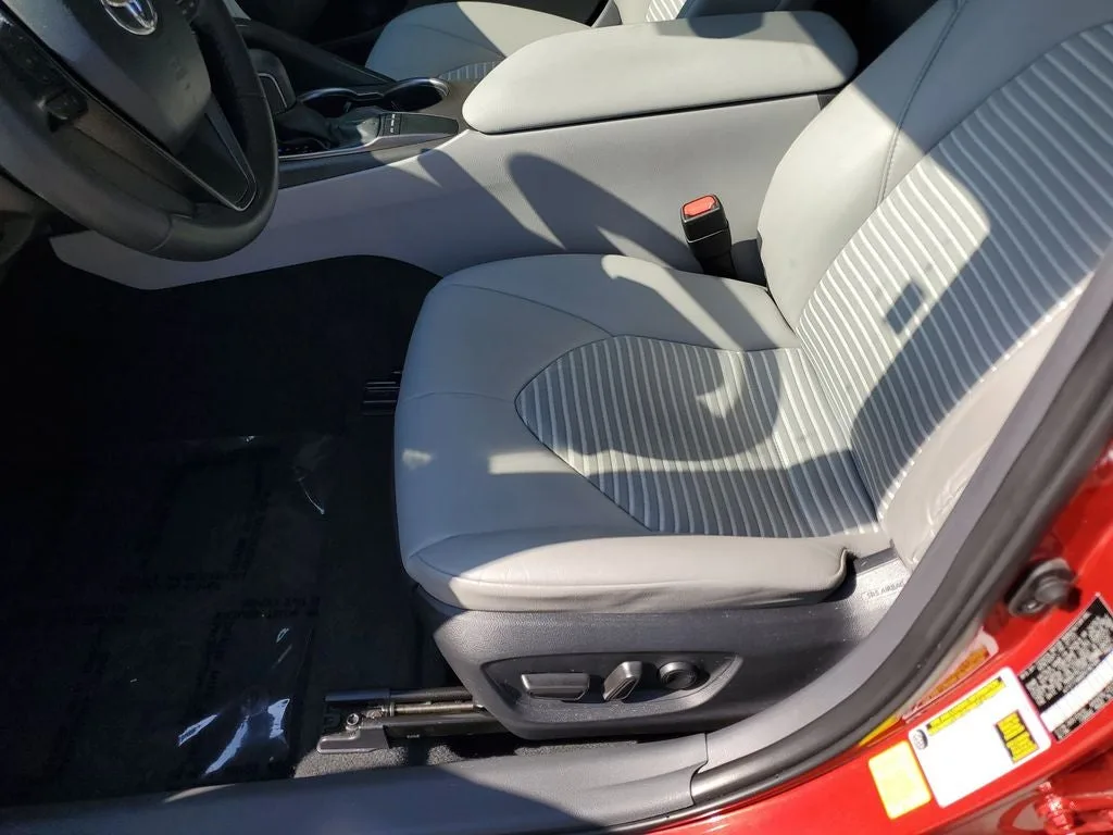 2023 Toyota Camry SE photo 18