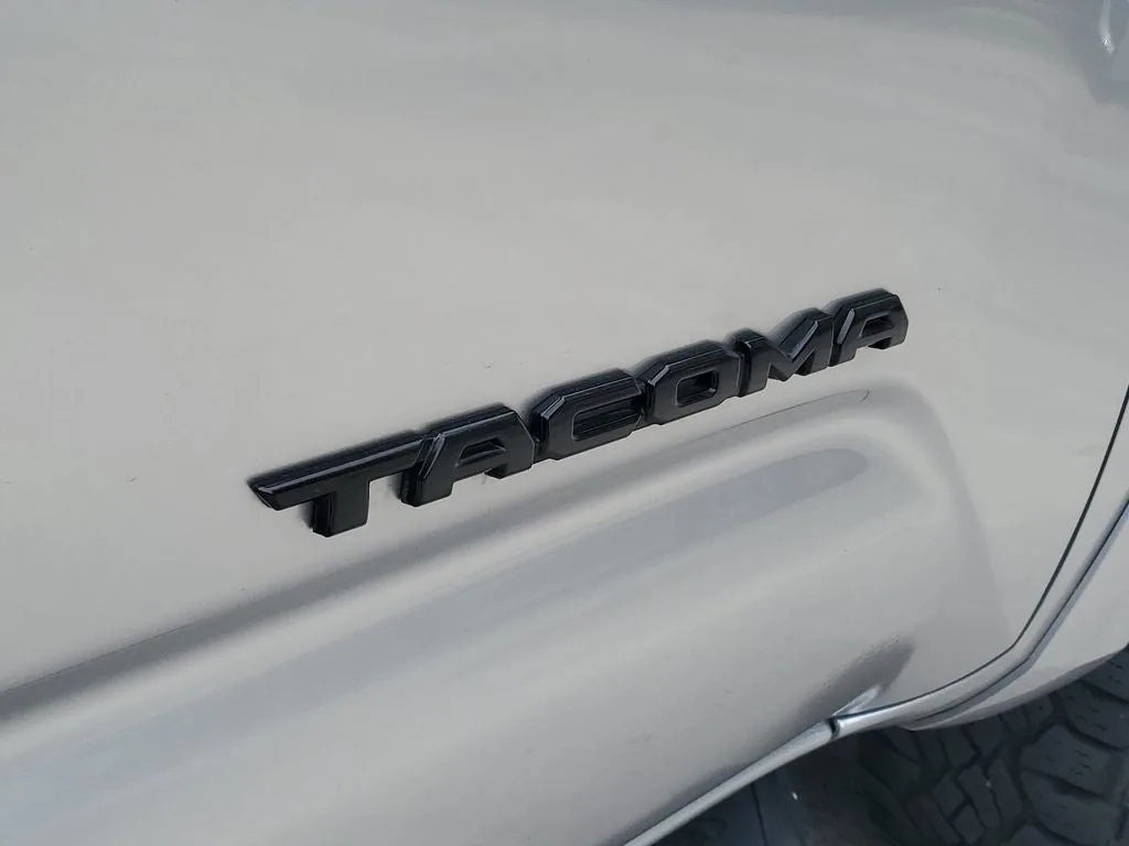 2022 Toyota Tacoma SR5 V6 photo 9