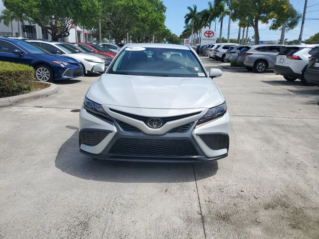 2023 Toyota Camry SE photo 2