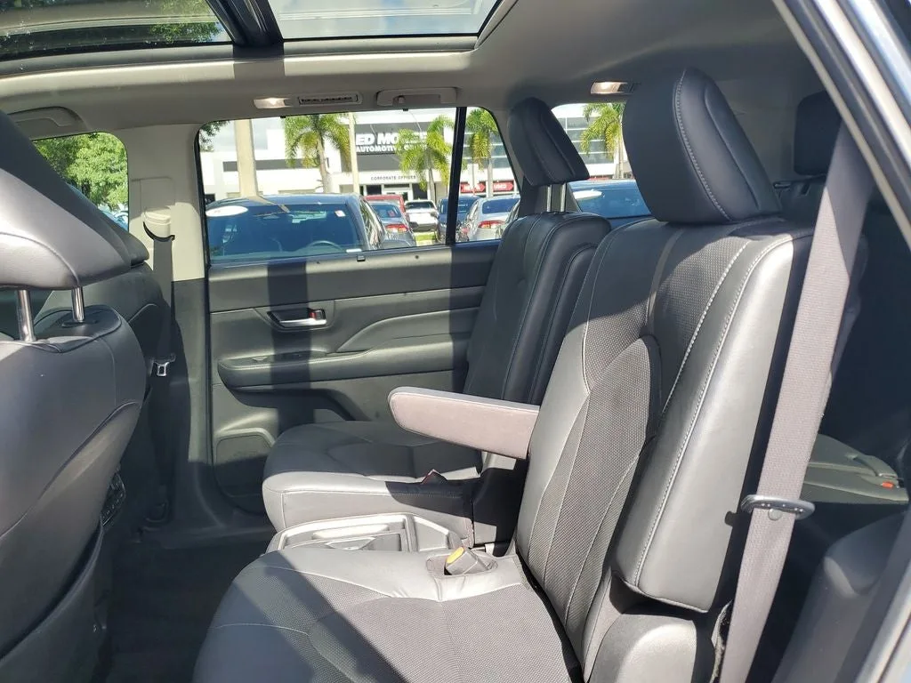 2024 Toyota Grand Highlander Platinum photo 14