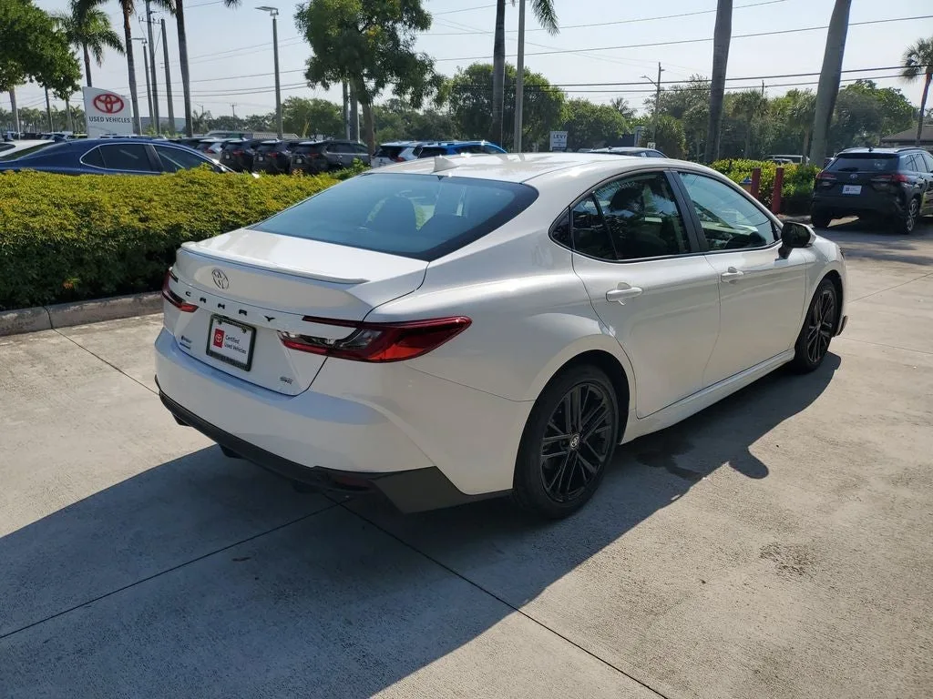 2026 Toyota Camry SE photo 4