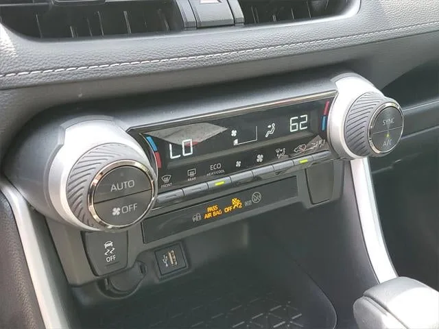 2024 Toyota RAV4 Hybrid LE photo 28