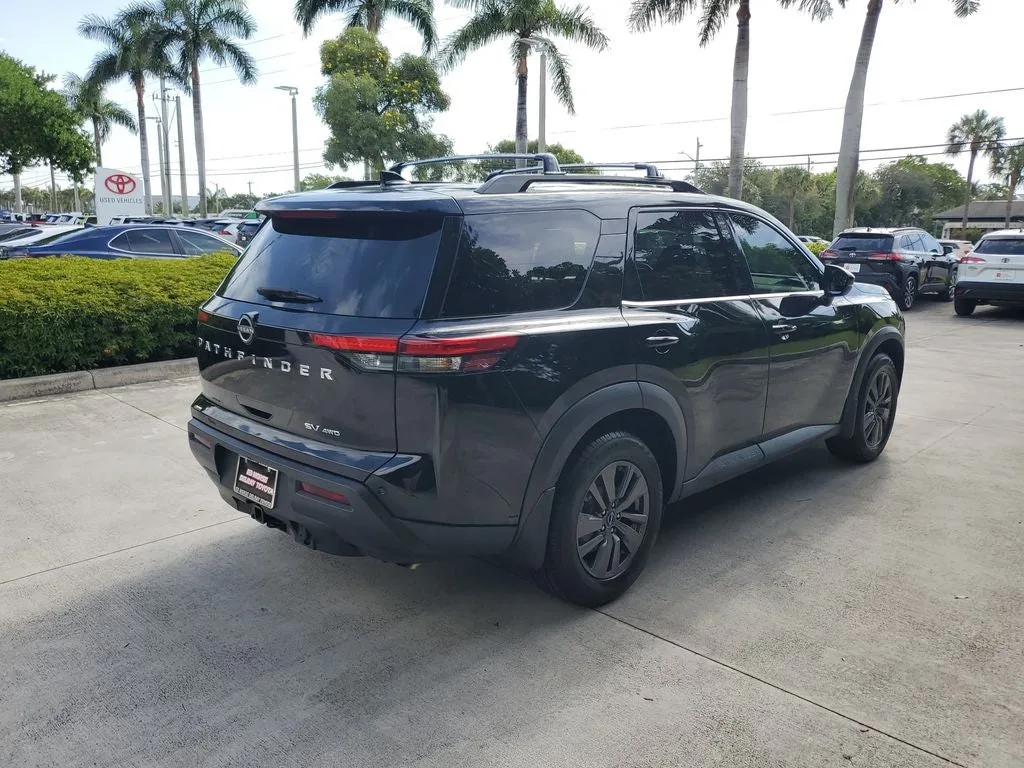 2022 Nissan Pathfinder SV photo 4