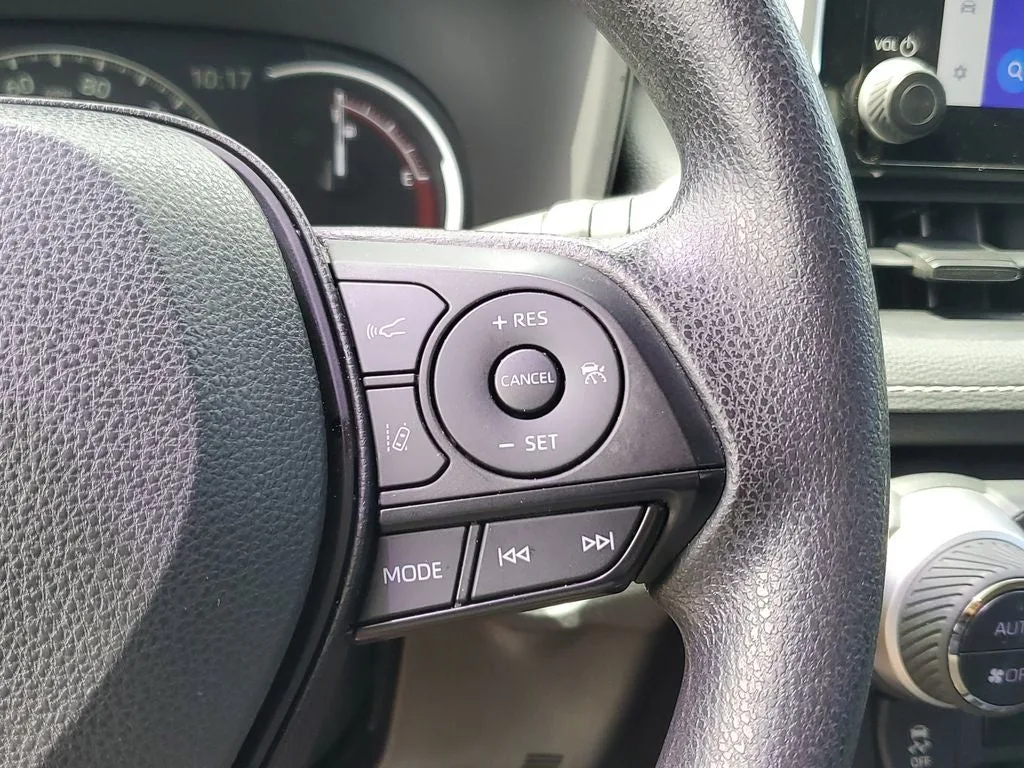 2024 Toyota RAV4 XLE photo 24