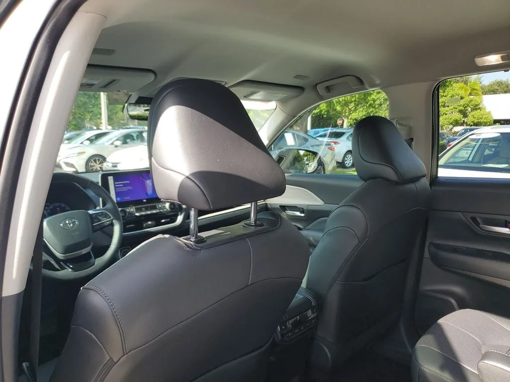 2024 Toyota Grand Highlander Hybrid Limited photo 15