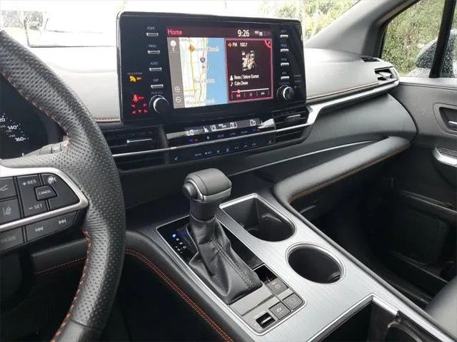 2022 Toyota Sienna XSE 7 Passenger photo 32