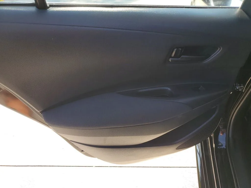 2025 Toyota Corolla LE photo 10