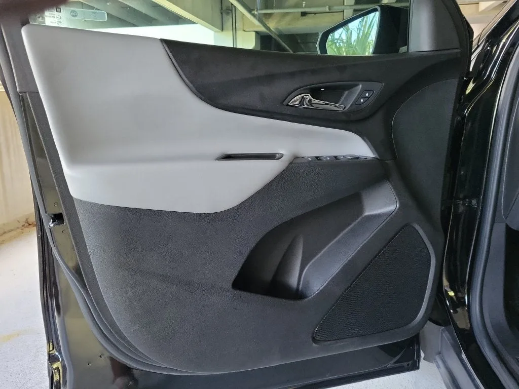 2024 Chevrolet Equinox LS photo 21
